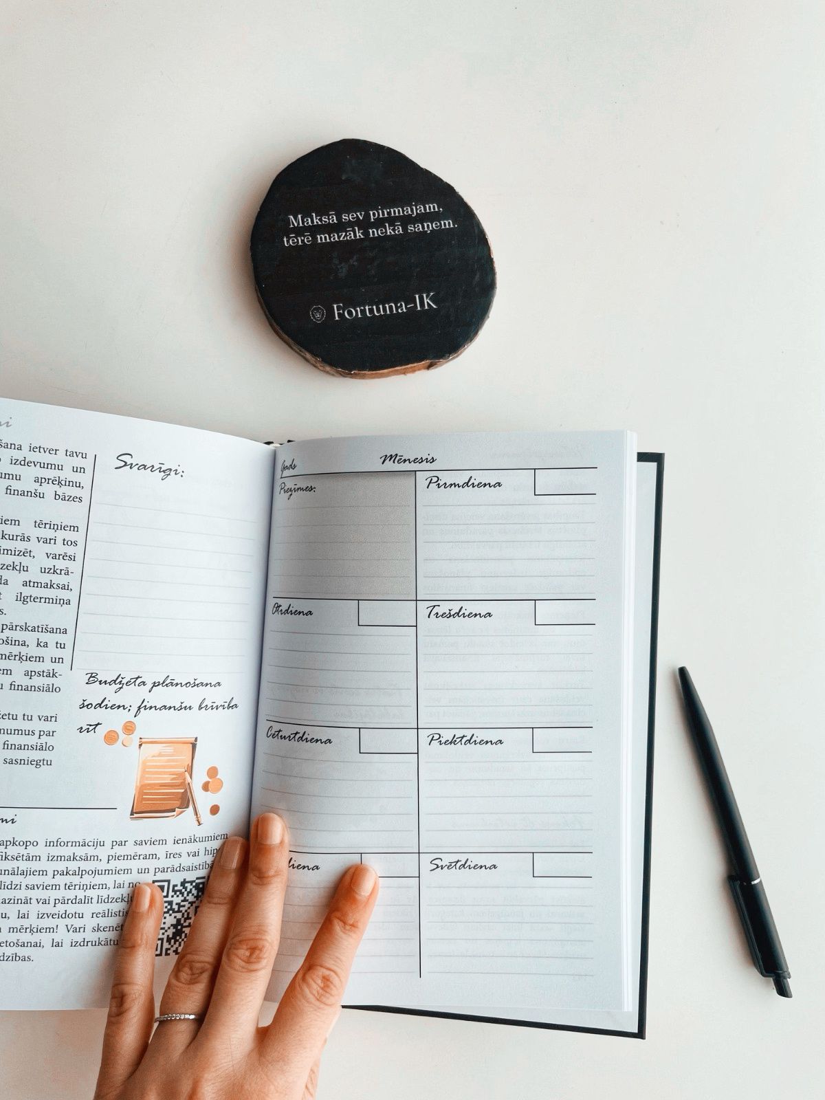 Finanšu labklājības komplekts: Labklājības plānotājs + koka paliktnis