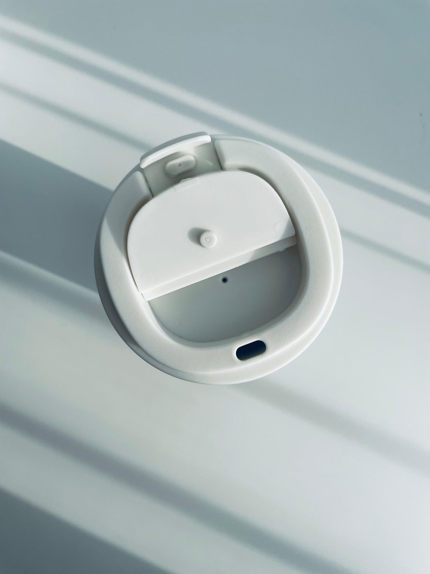 Travel mug “Iespējas nerodas pašas no sevis, tu tās radi!”