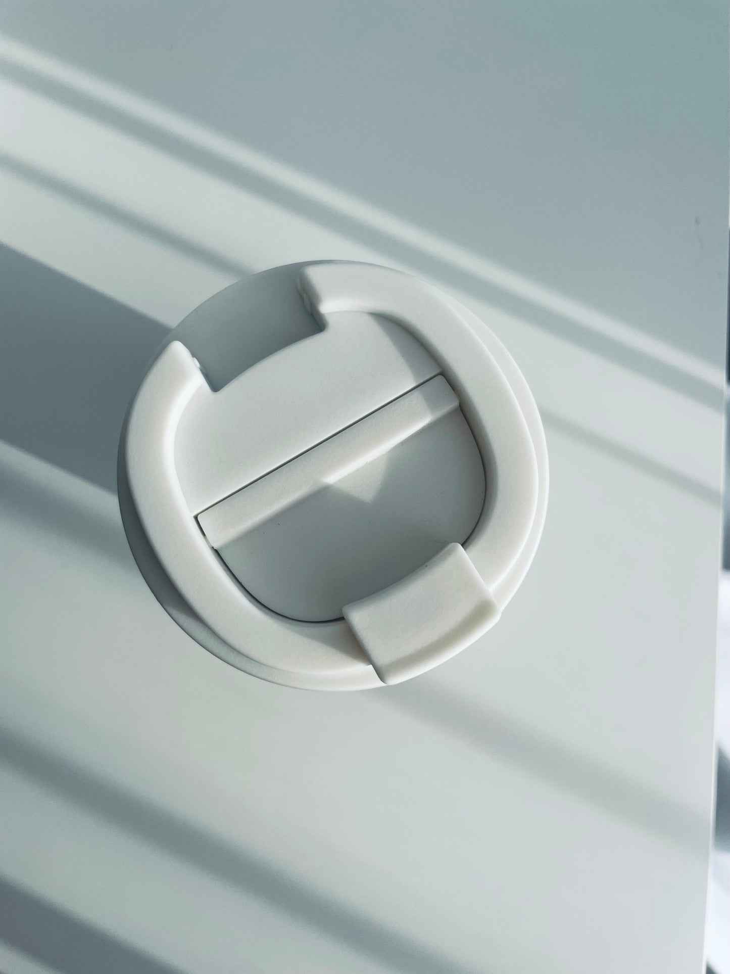 Travel mug “Iespējas nerodas pašas no sevis, tu tās radi!”